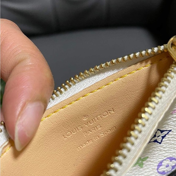 For Sale this Authentic Louis Vuitton Muliticolore keypouch in Blanc! - Picture 3 of 7
